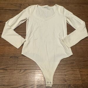 Abercrombie & Fitch Soft A&F Long Sleeve Bodysuit Cream Scoop Neck Size M